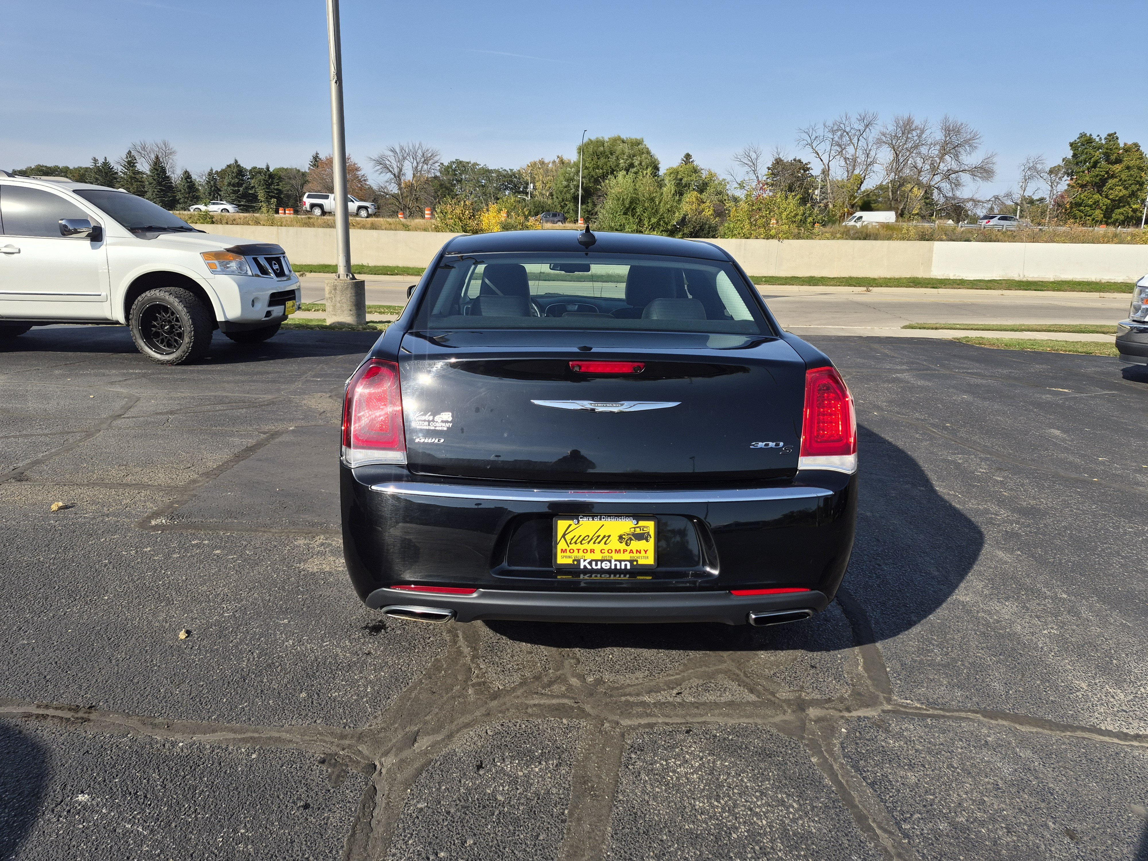 Used 2017 Chrysler 300 Limited AWD/4WD image 7