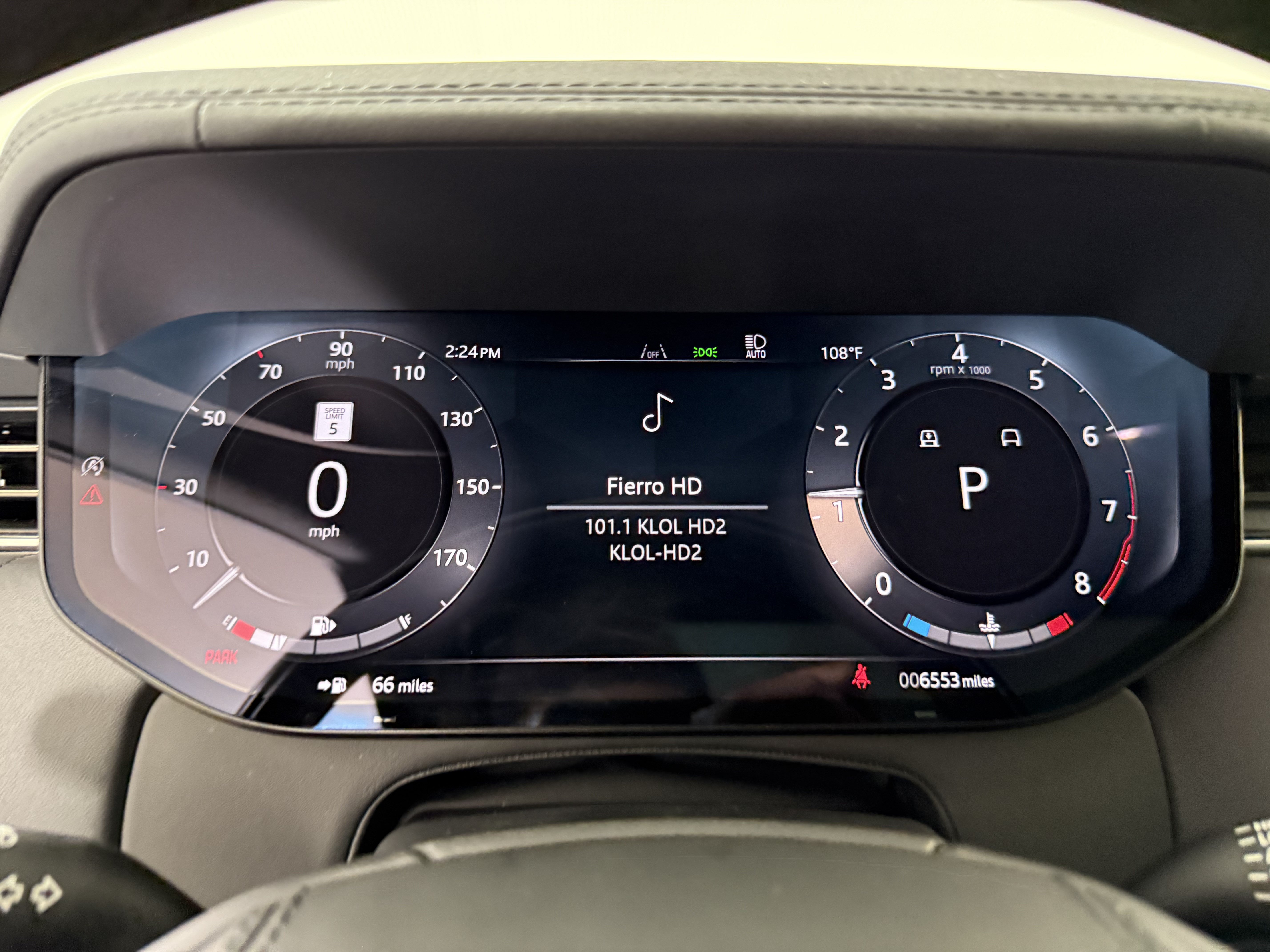 Certified 2025 Land Rover Range Rover SE AWD/4WD image 16