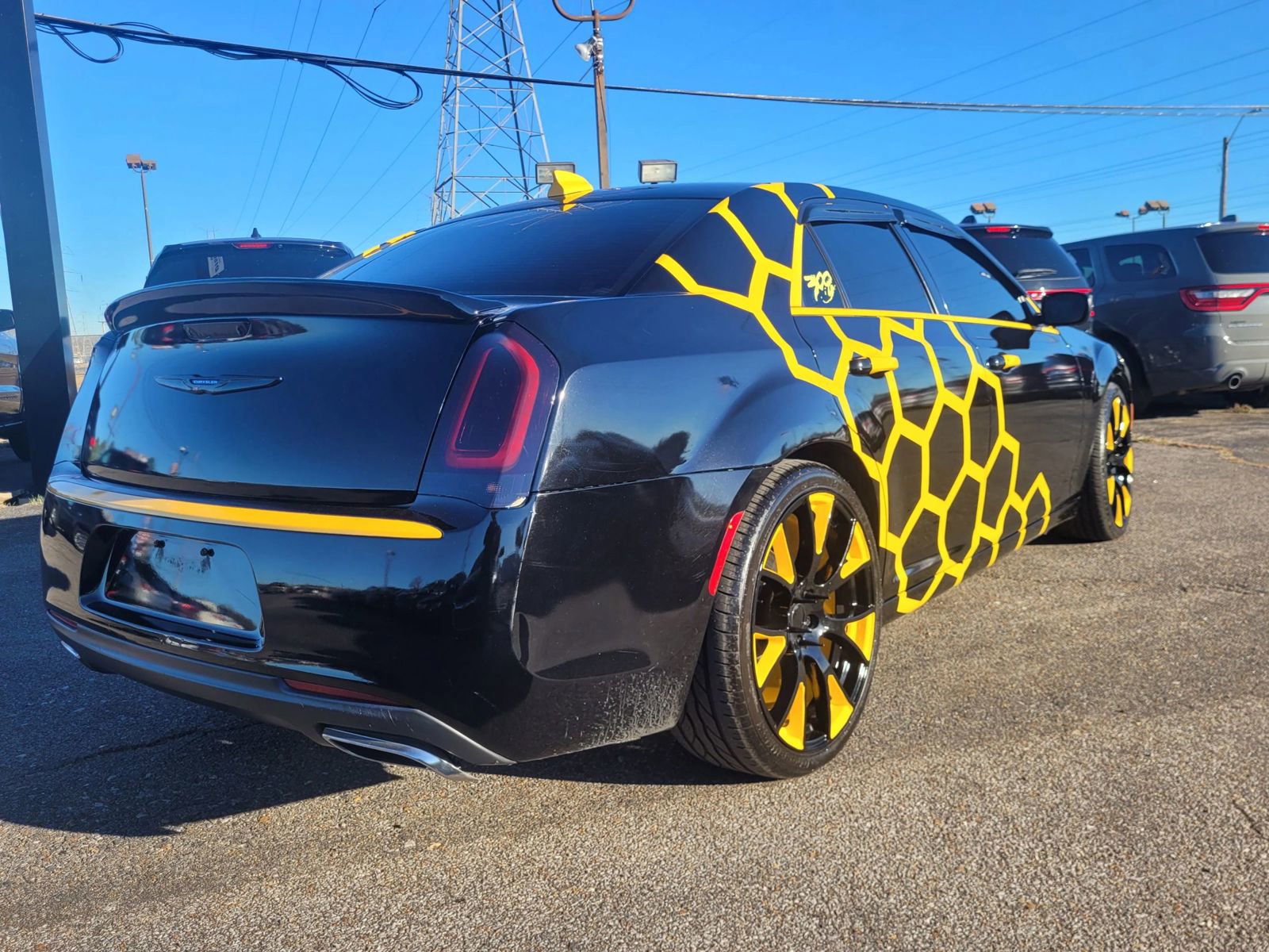 Used 2018 Chrysler 300 Touring w/ Driver Convenience Group image 8