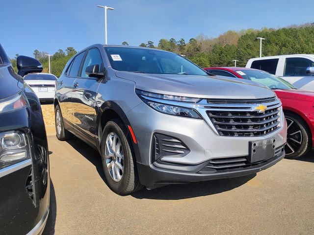 Used 2024 Chevrolet Equinox LS w/ LS Convenience Package image 3