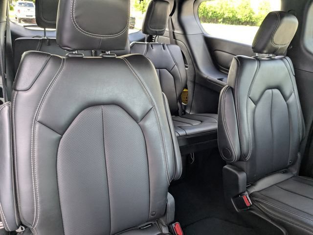 Used 2025 Chrysler Pacifica Select FWD image 30
