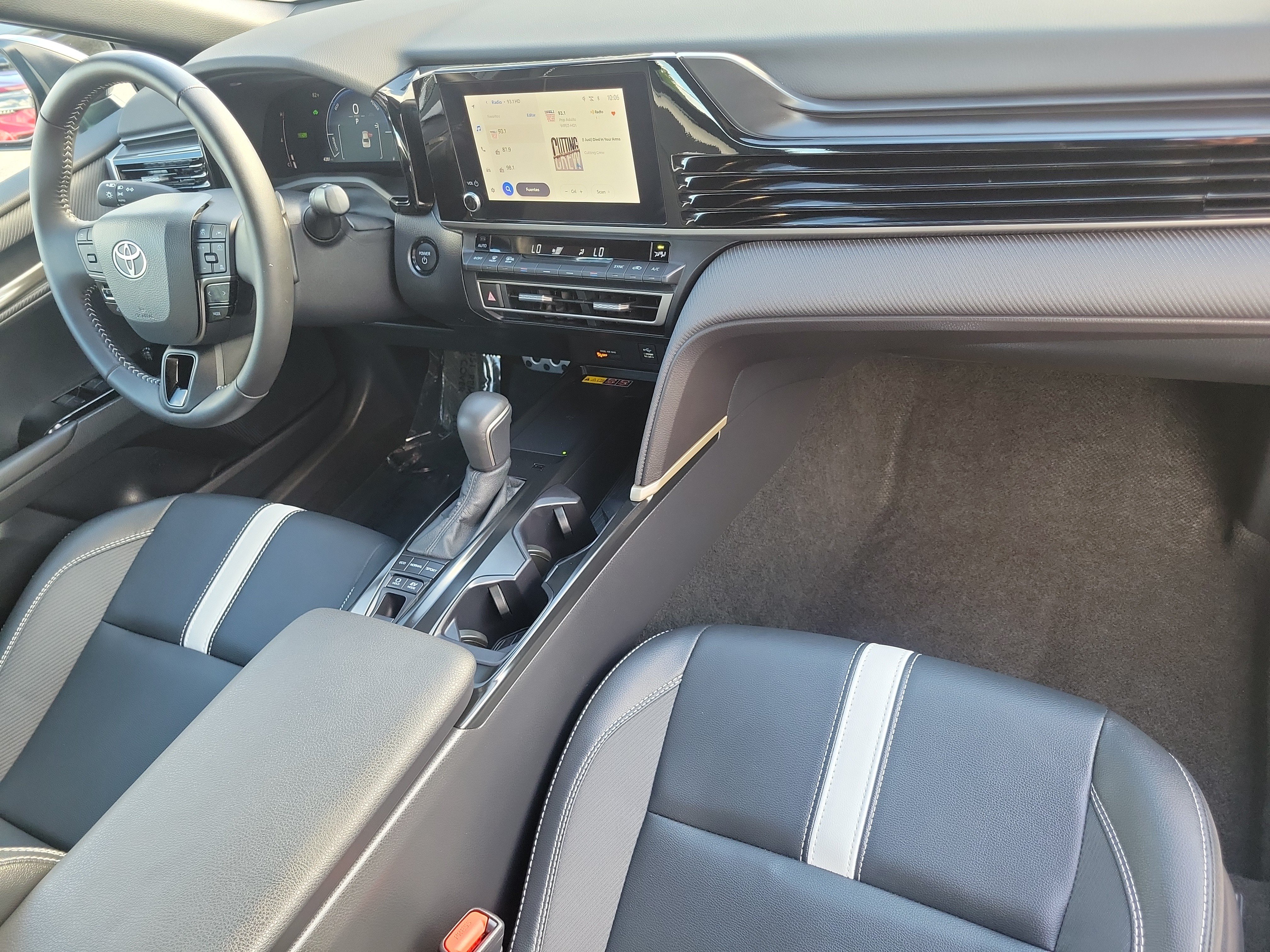 Used 2026 Toyota Camry SE FWD image 15