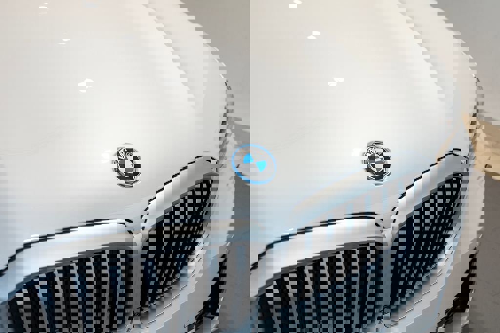 New 2026 BMW X5 xDrive50e image 7