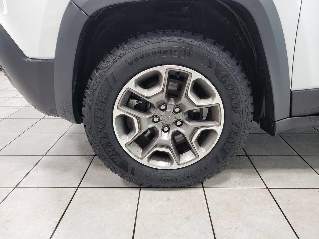 Used 2022 Jeep Cherokee Trailhawk w/ Premium Leather Package AWD/4WD image 51