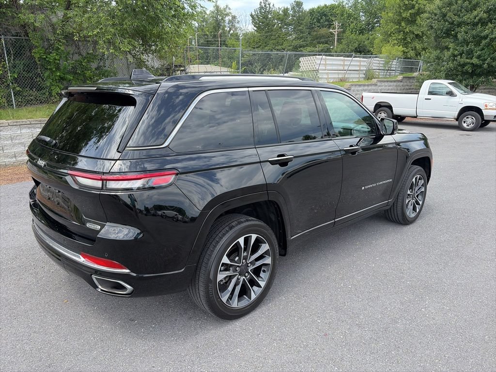 Used 2023 Jeep Grand Cherokee Overland AWD/4WD image 10