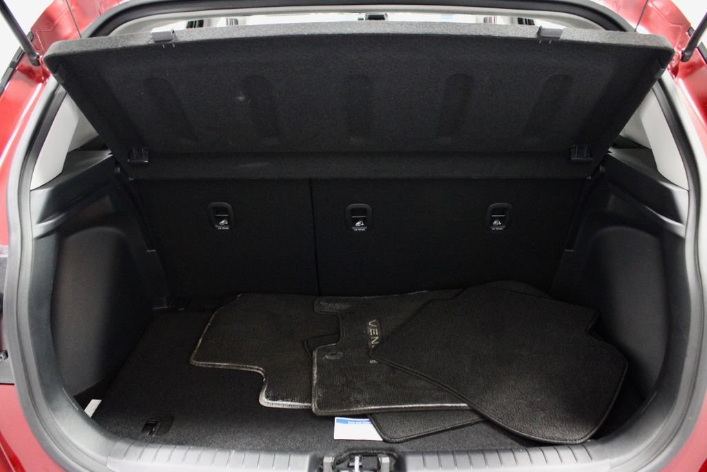 Certified 2025 Hyundai Venue Limited FWD image 15