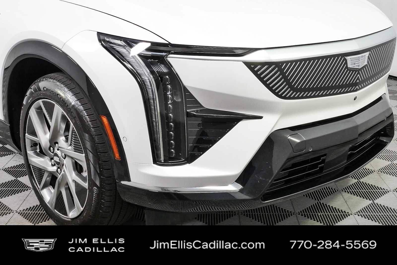Certified 2025 Cadillac Optiq Luxury 2 w/ LPO, Floor Liner Package AWD/4WD image 37