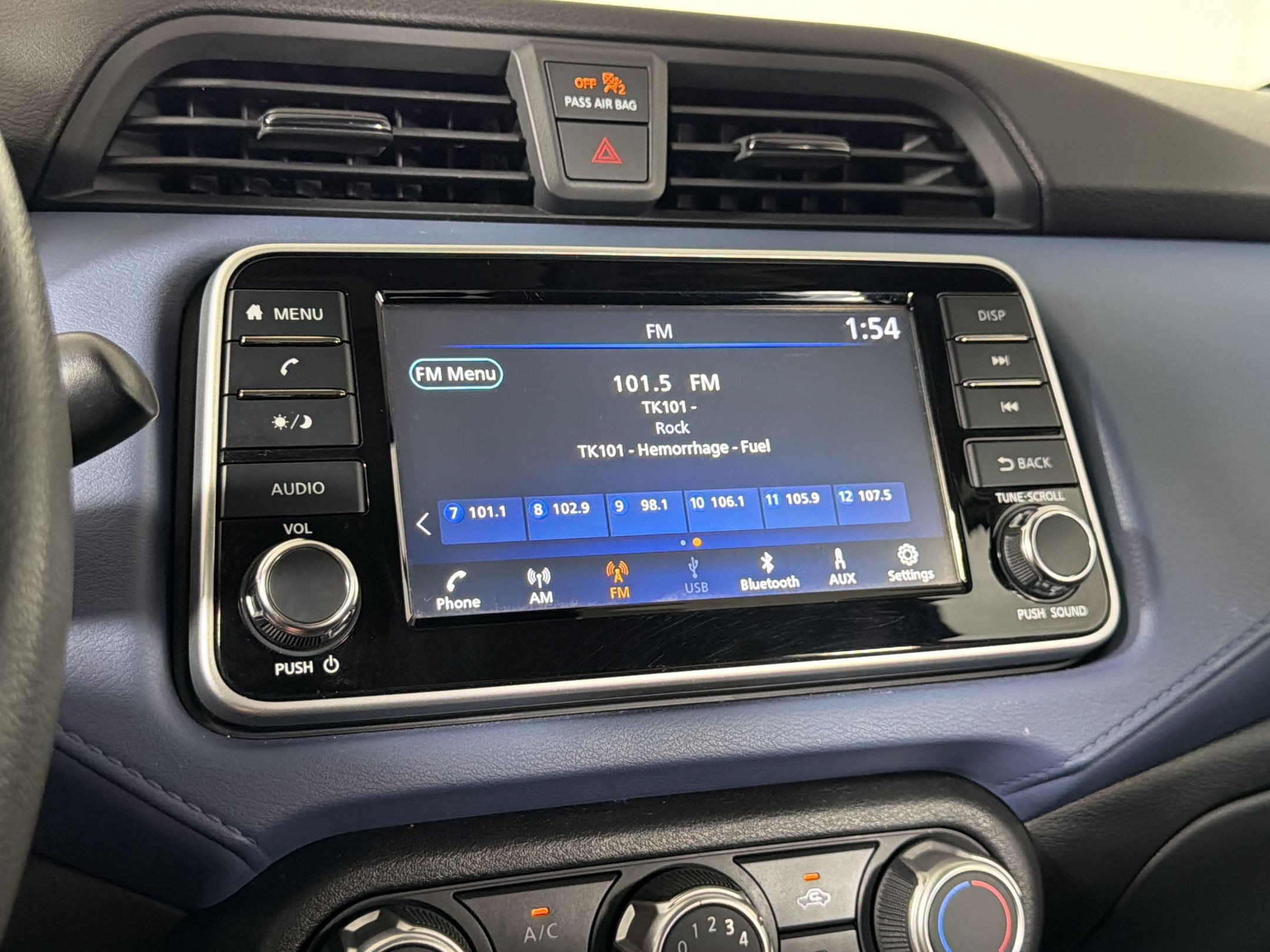 Used 2023 Nissan Versa SV FWD image 17