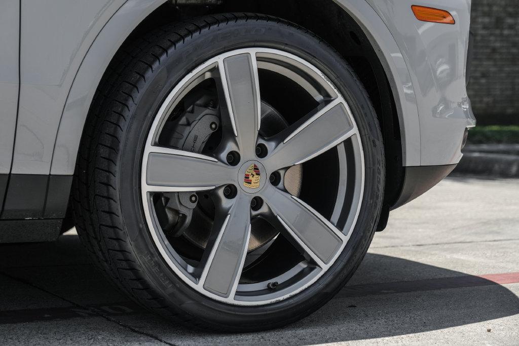 Used 2023 Porsche Cayenne S Platinum AWD/4WD image 78