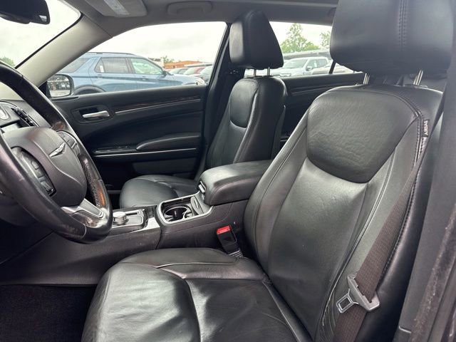 Used 2015 Chrysler 300 Limited RWD image 9