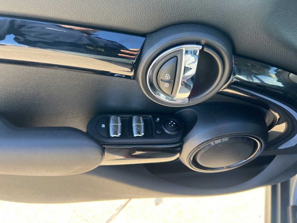 Used 2018 MINI Cooper S image 17