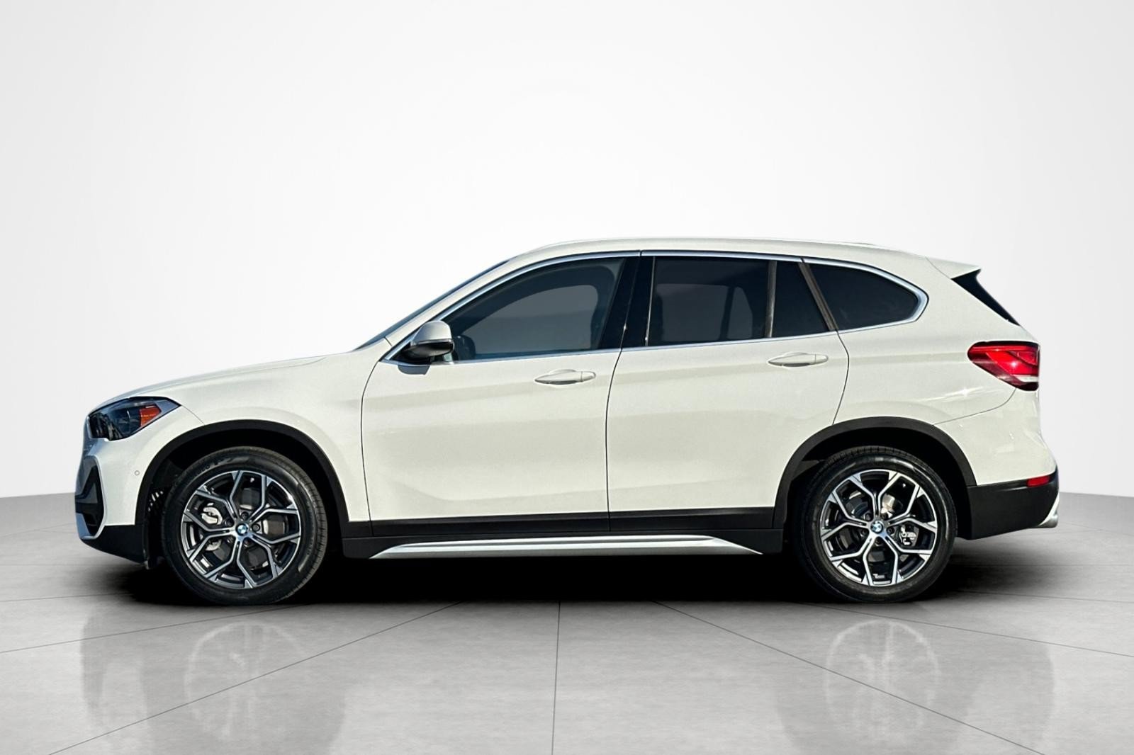 Used 2021 BMW X1 sDrive28i w/ Premium Package FWD image 2