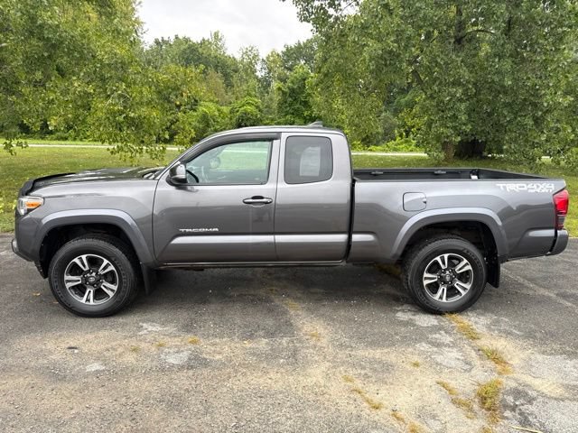 Used 2018 Toyota Tacoma TRD Sport AWD/4WD image 4