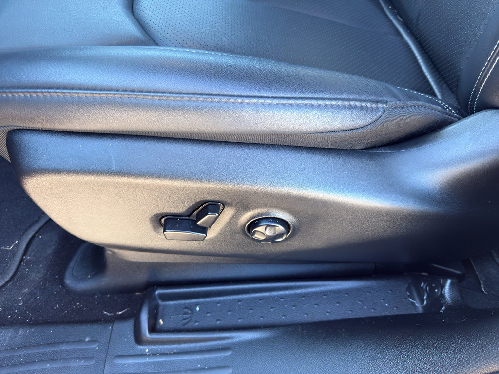 Used 2025 Chrysler Pacifica Select FWD image 14