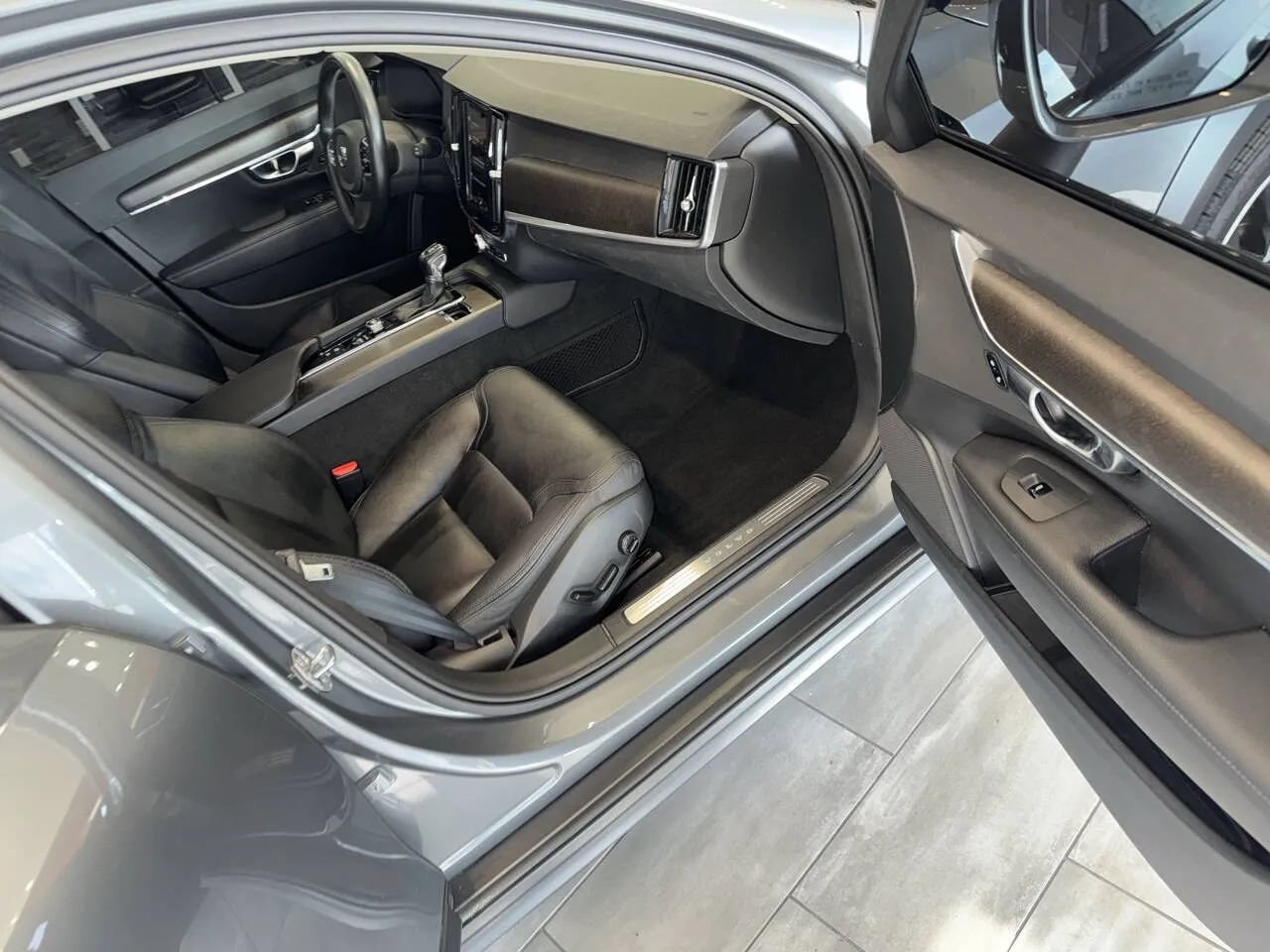 Used 2020 Volvo V90 T6 Cross Country AWD/4WD image 28