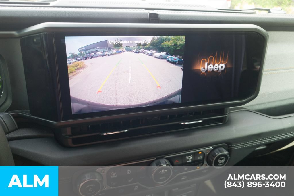 Used 2024 Jeep Wrangler Unlimited Sahara AWD/4WD image 24