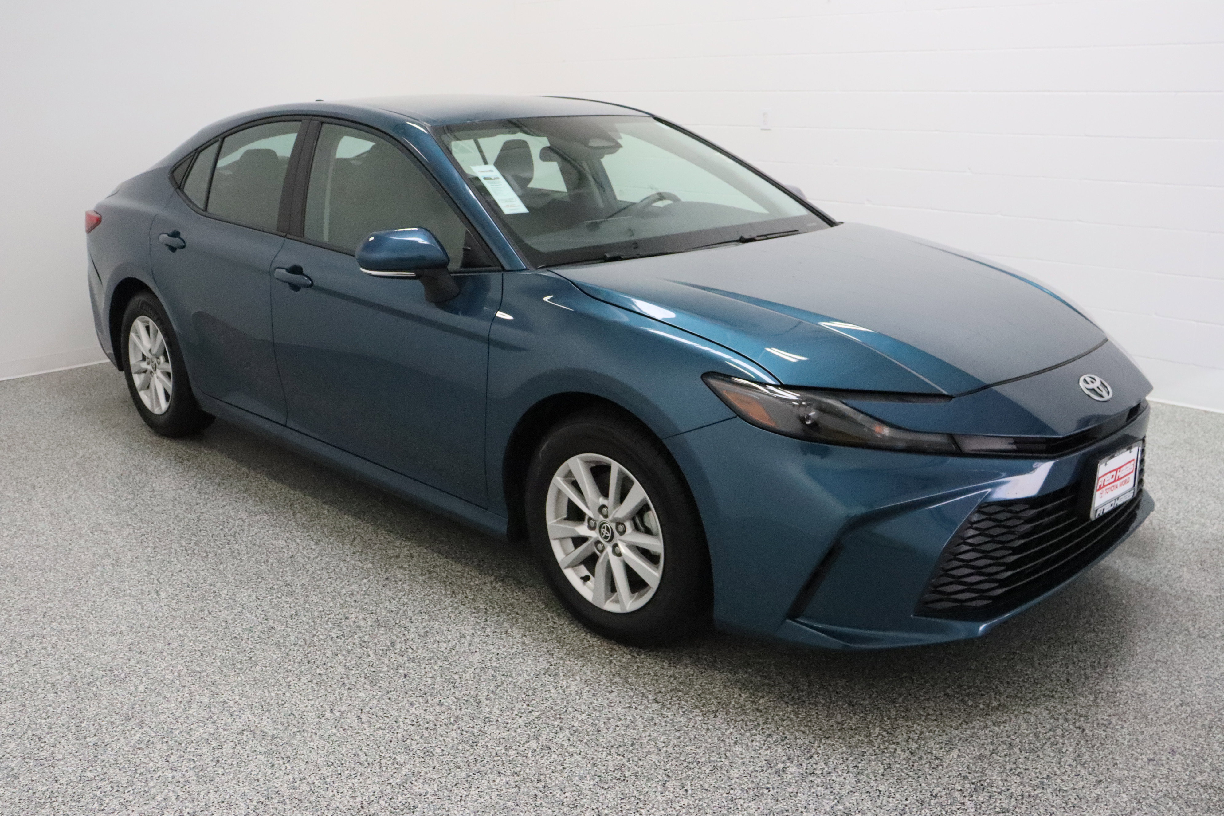 Used 2025 Toyota Camry LE FWD image 4