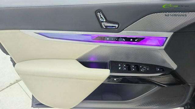 Used 2023 BMW 740i w/ Parking Assistance Package image 34