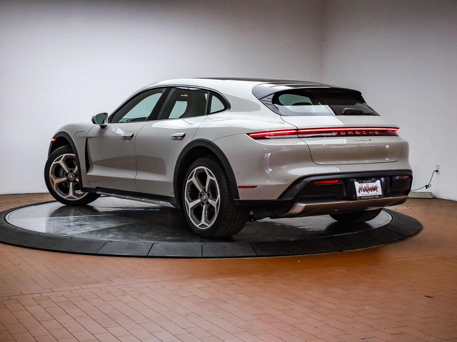 Certified 2022 Porsche Taycan 4 Cross Turismo AWD/4WD image 3