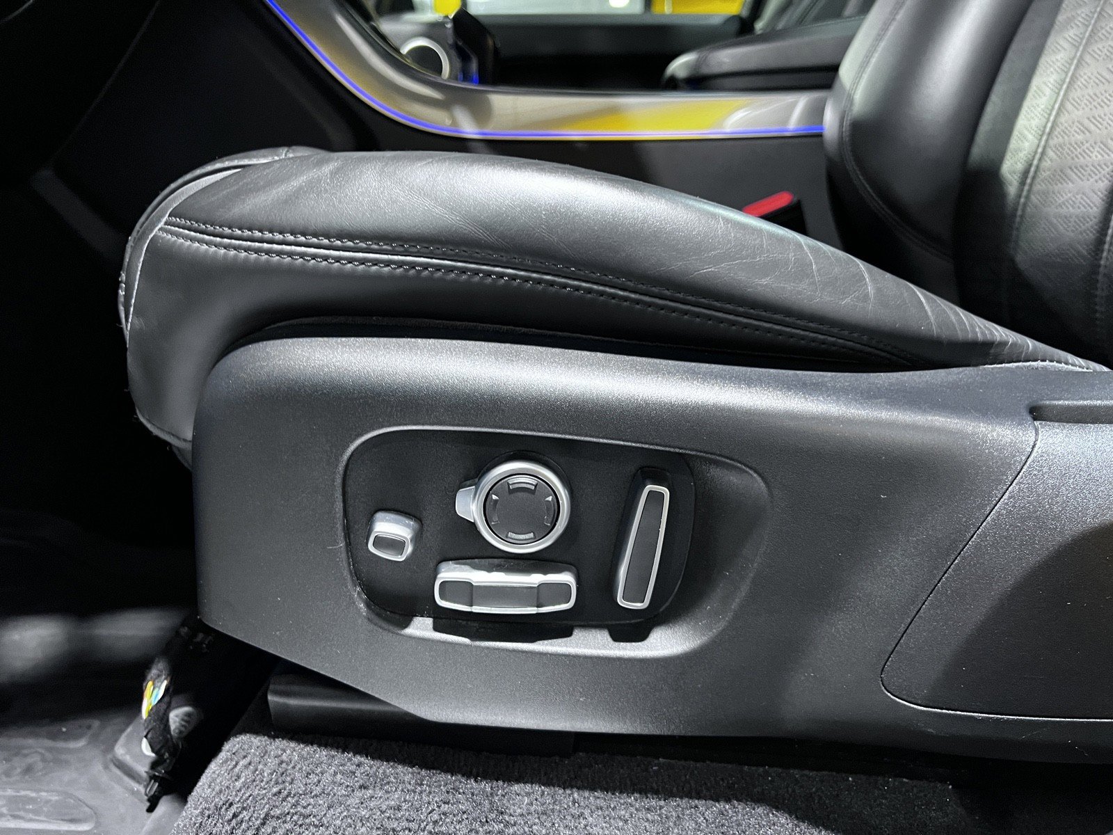 Used 2018 Land Rover Range Rover Sport HSE Dynamic image 24