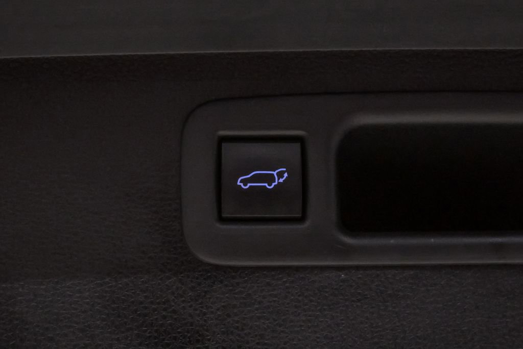 Used 2020 Toyota Highlander LE FWD image 30