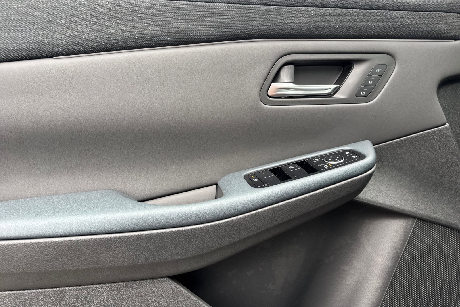 New 2026 Nissan Leaf Platinum+ w/ Cargo Package (Platinum+) image 8