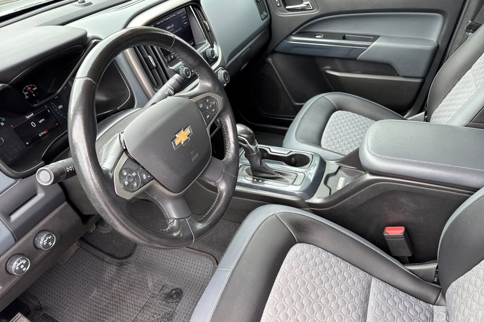 Used 2022 Chevrolet Colorado Z71 AWD/4WD image 9