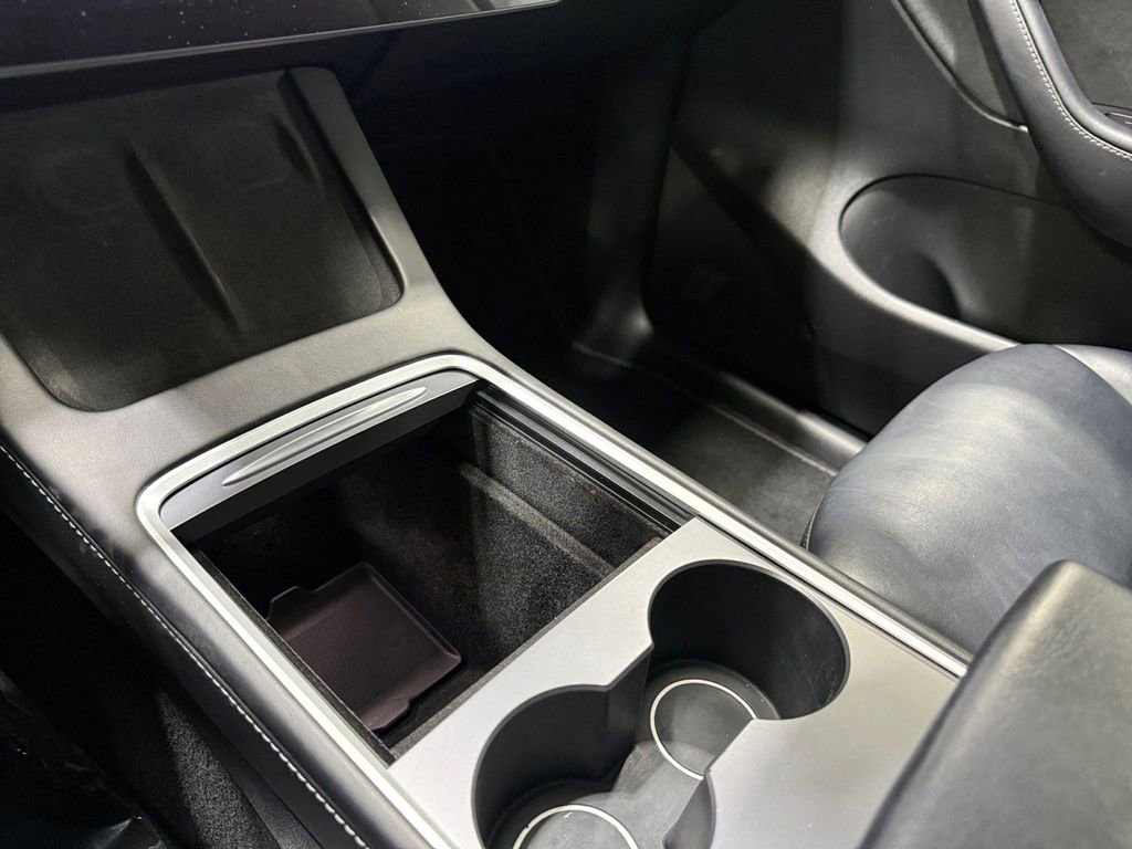 Used 2022 Tesla Model Y Long Range image 30