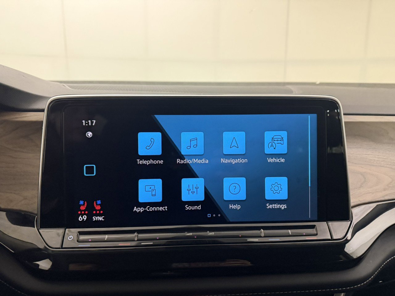 Used 2025 Volkswagen Atlas SE image 20