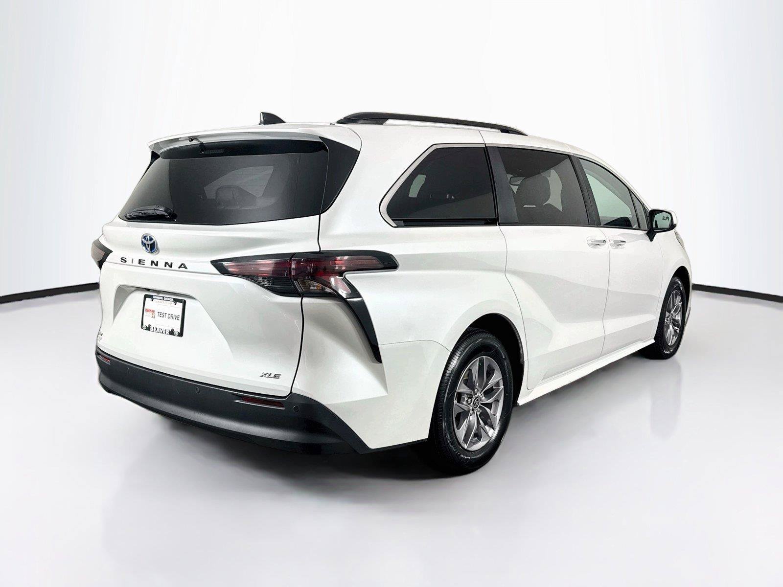 Certified 2025 Toyota Sienna XLE FWD image 2