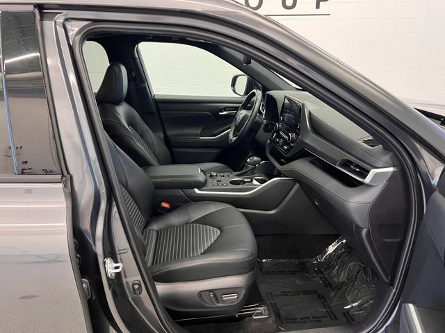 Used 2025 Toyota Highlander XSE AWD/4WD image 13