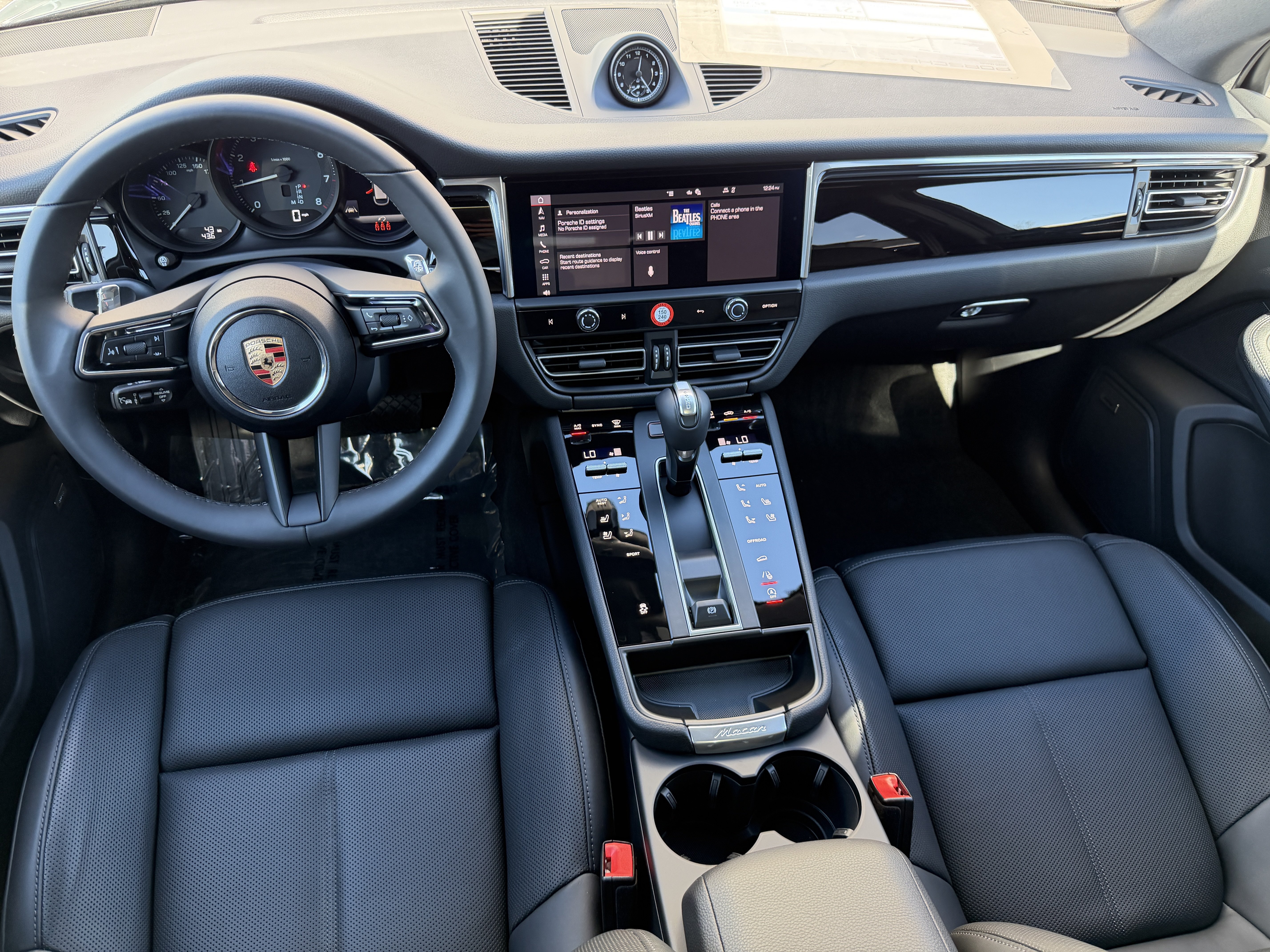 Certified 2025 Porsche Macan AWD/4WD image 15