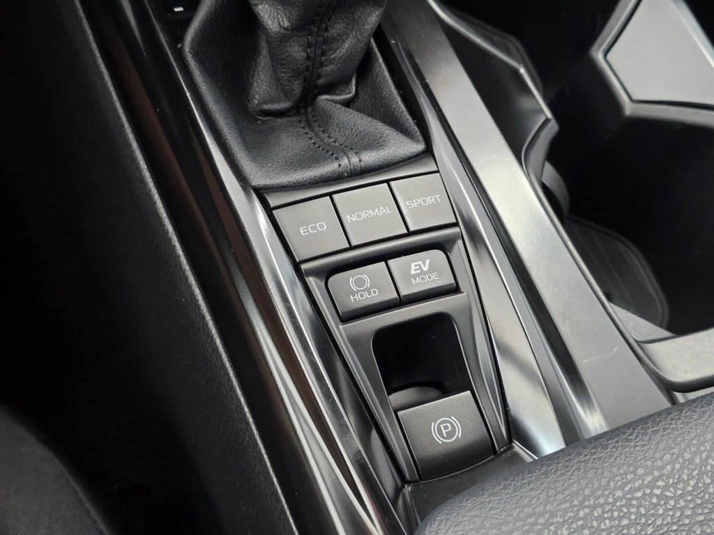 Used 2025 Toyota Camry LE FWD image 31