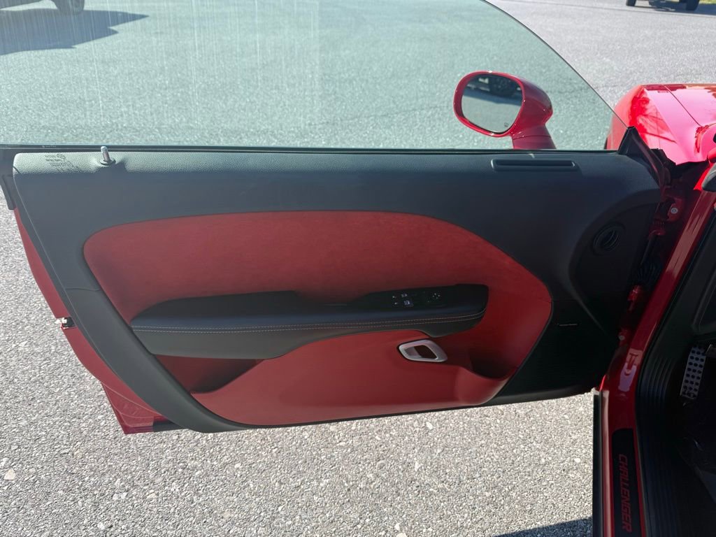 Used 2015 Dodge Challenger SRT w/ Technology Group image 12