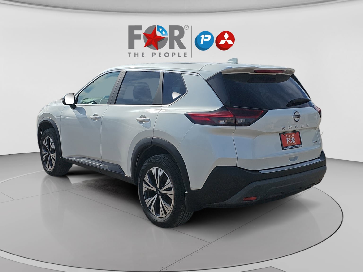 Used 2023 Nissan Rogue SV image 3