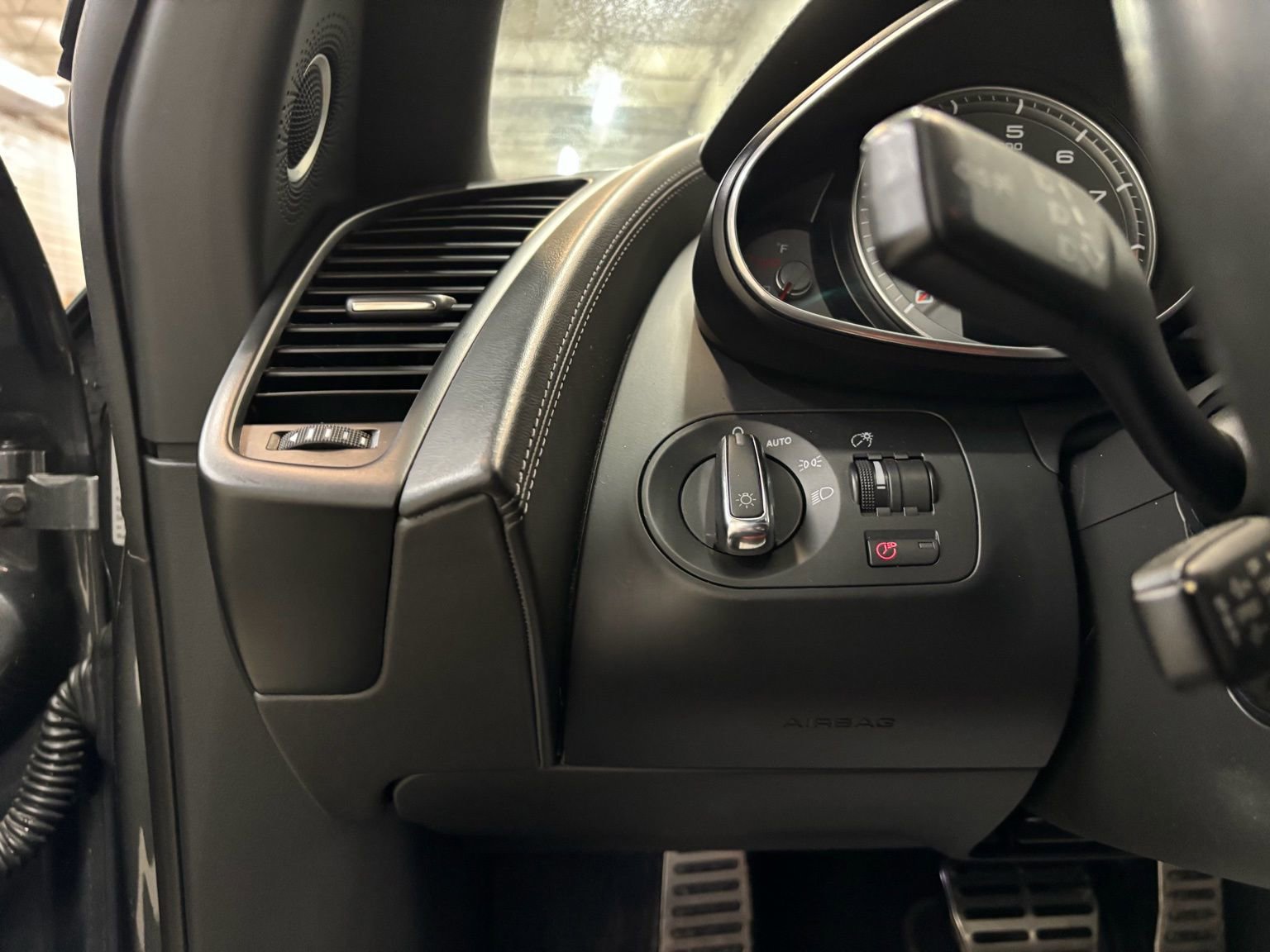 Used 2009 Audi R8 V8 image 16