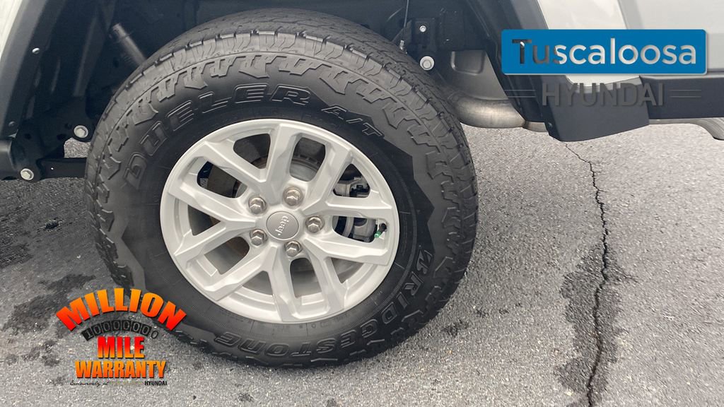 Used 2023 Jeep Gladiator Sport image 12