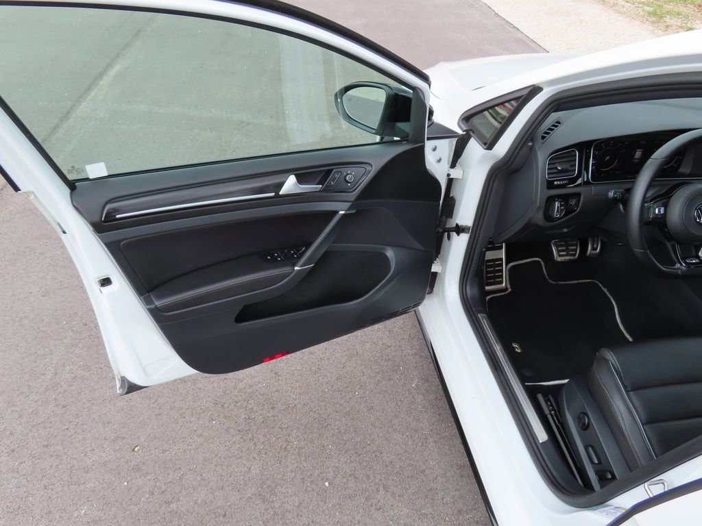 Used 2018 Volkswagen Golf R 4-Door image 29