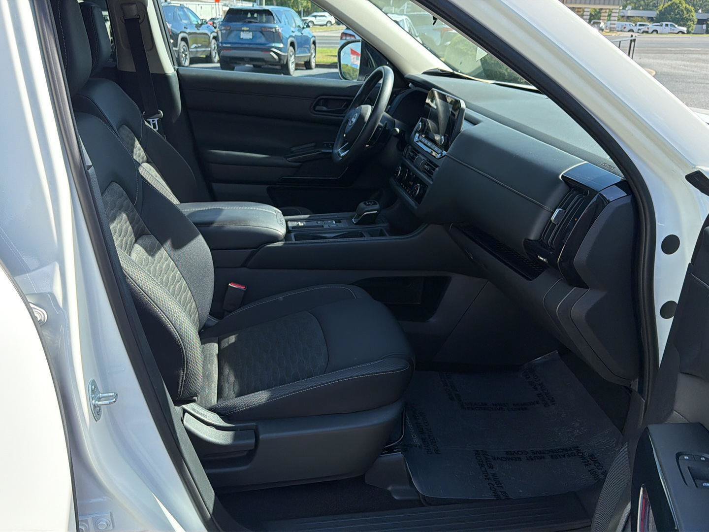 Used 2024 Nissan Pathfinder S FWD image 14