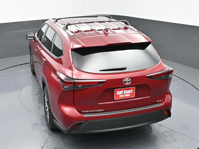 Certified 2024 Toyota Highlander XLE image 45