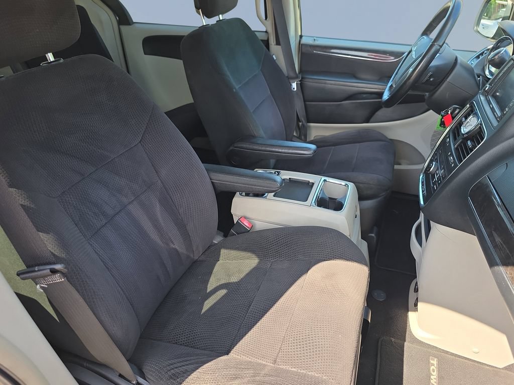 Used 2011 Chrysler Town & Country Touring FWD image 31