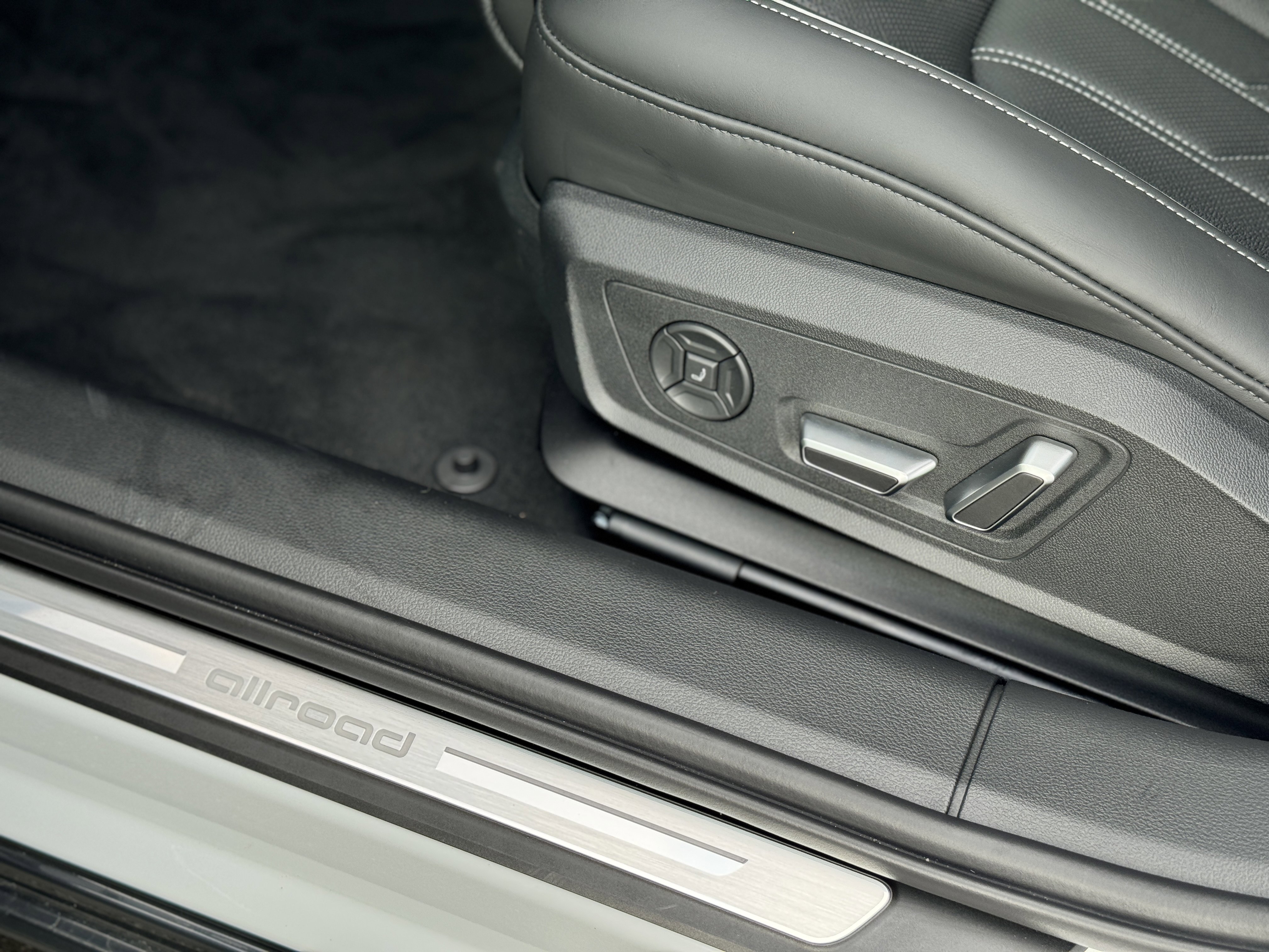 New 2025 Audi A6 3.0T allroad Prestige image 14