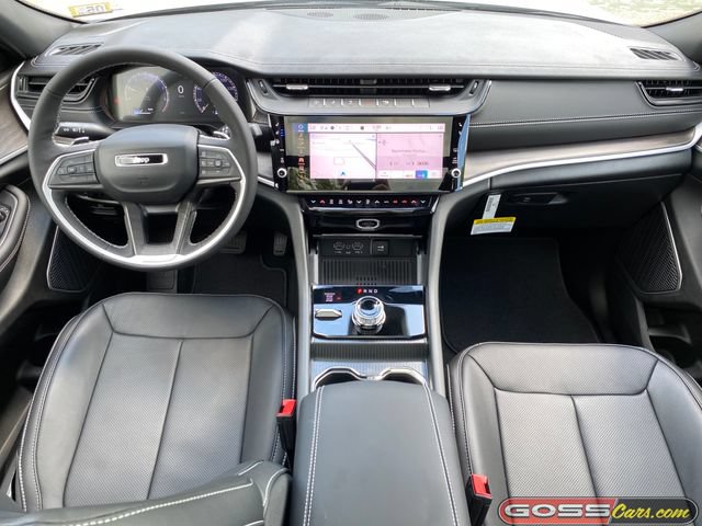 Used 2026 Jeep Grand Cherokee Limited AWD/4WD image 9
