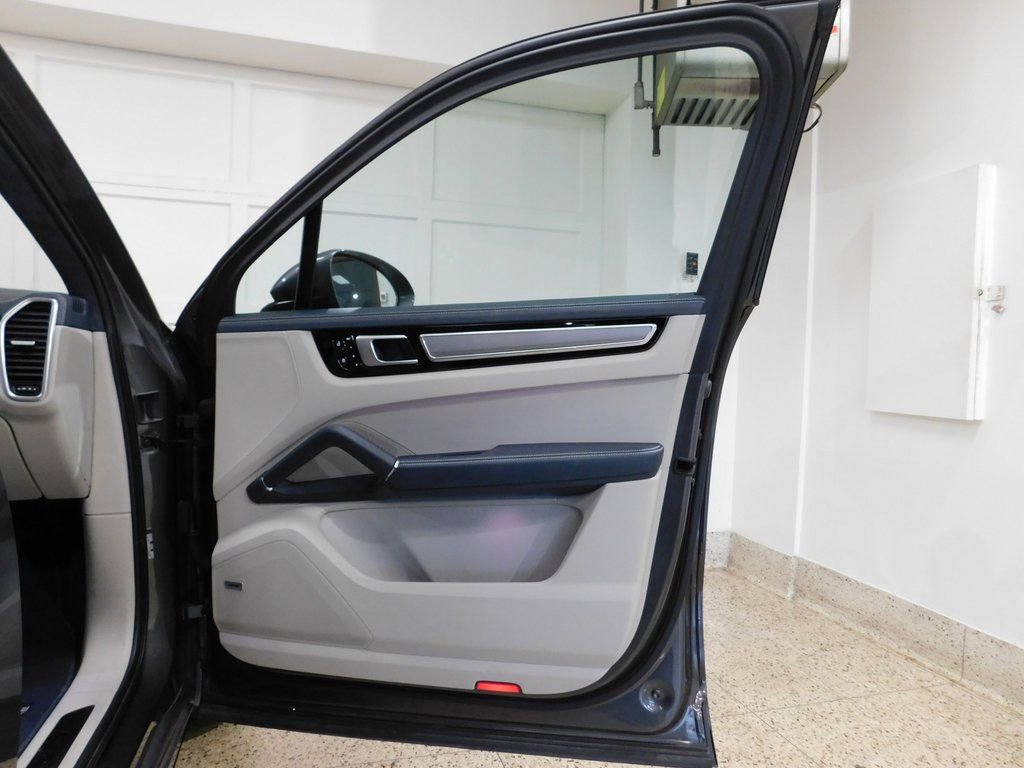 Used 2021 Porsche Cayenne GTS image 95