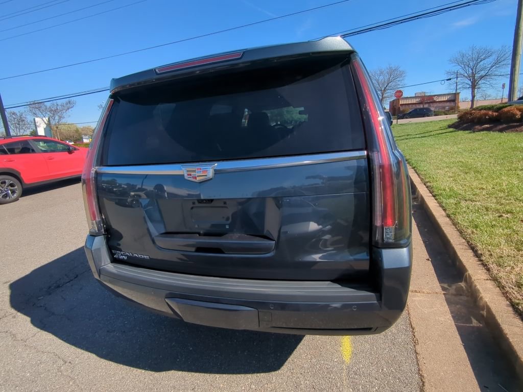Used 2020 Cadillac Escalade Premium Luxury image 4