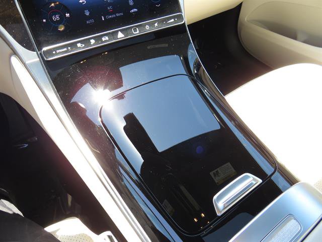 Used 2025 Mercedes-Benz GLC 350e 4MATIC image 15