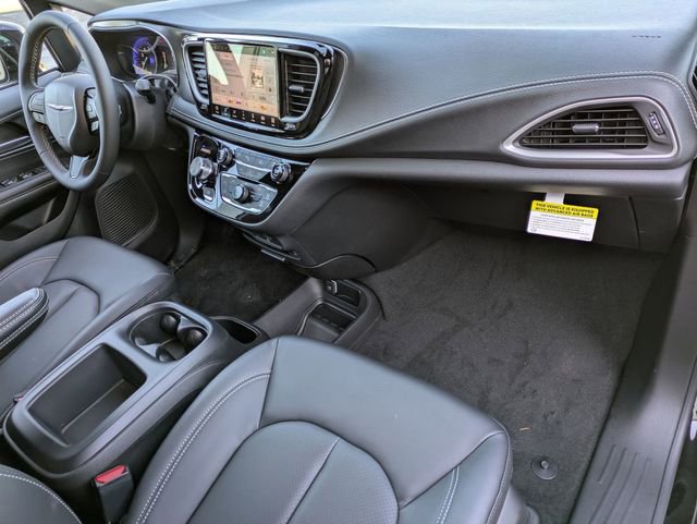 New 2026 Chrysler Pacifica Select FWD image 30