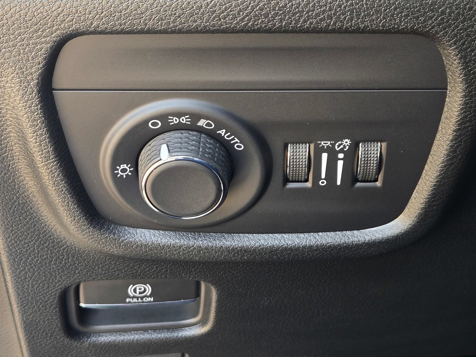 Used 2025 Jeep Grand Cherokee Laredo X RWD image 21