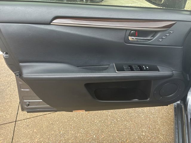 Used 2016 Lexus ES 350 w/ Luxury Package w/Wood Trim image 15