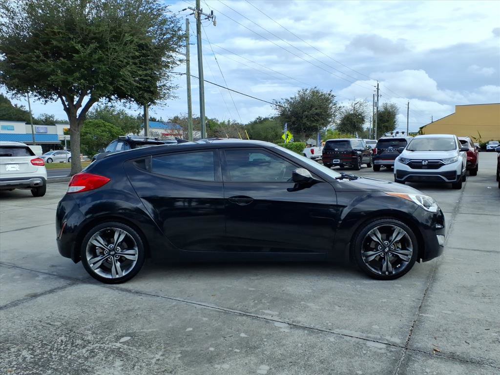 Used 2017 Hyundai Veloster Value Edition image 8